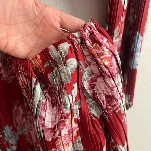 WAYF Red Pleated Floral Dress - Picture 8 of 13